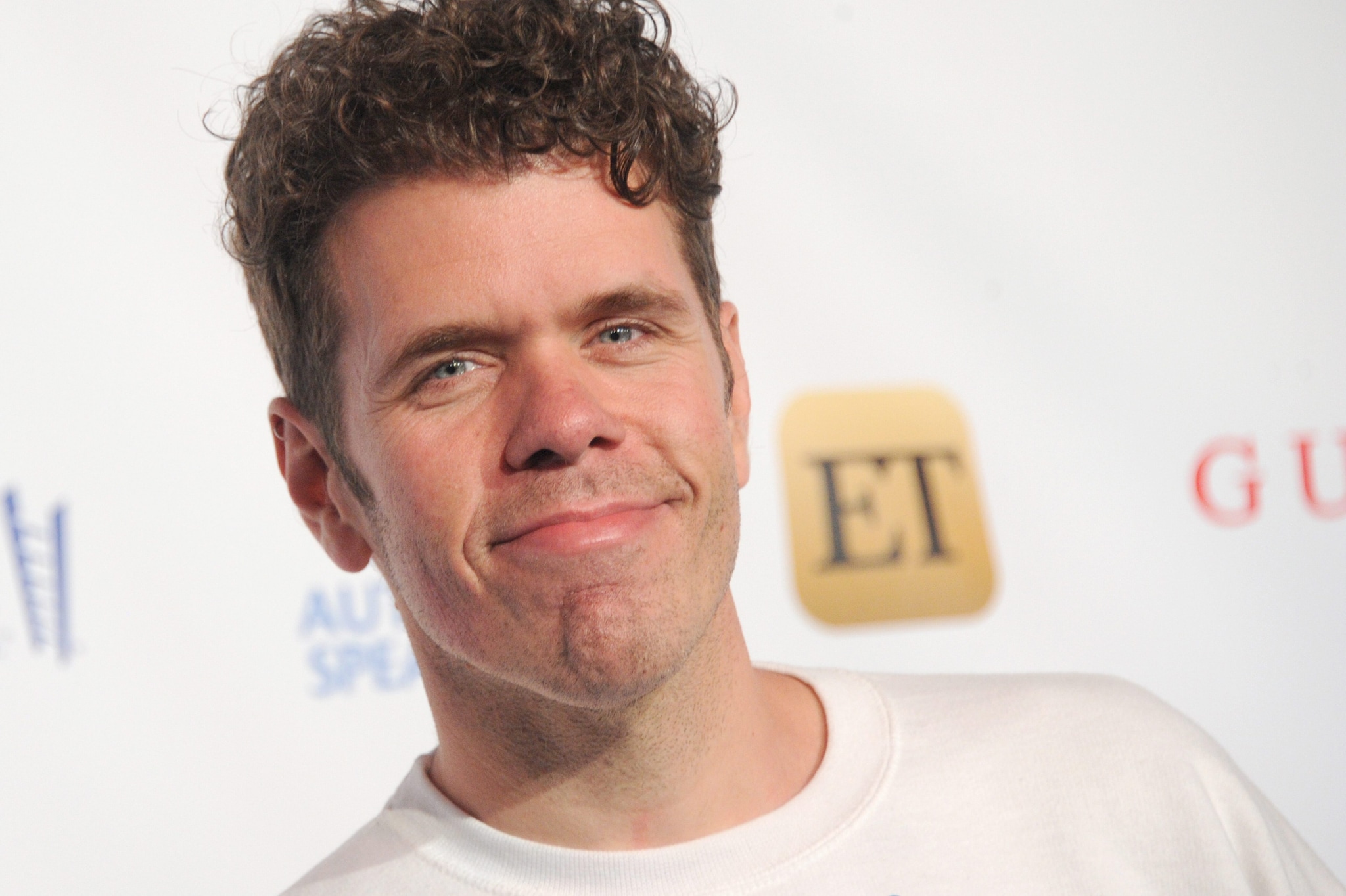 Perez Hilton ricoverato per autolesionismo su TikTok: i problemi di ansia, il trasloco e il messaggio della famiglia