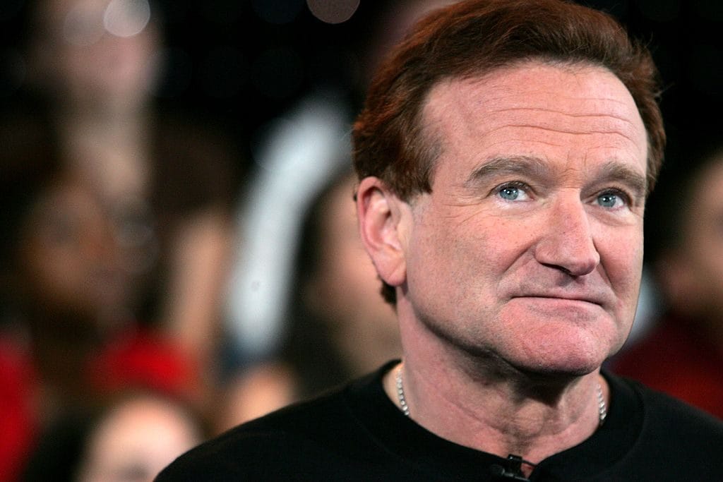 I figli di Robin Williams riaprono il suo profilo a 12 anni dalla scomparsa: "Vogliamo proteggerne il ricordo dall'AI"