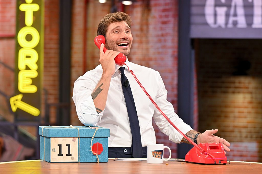Affari tuoi con Stefano De Martino, la data della prima puntata su Rai 1 nella nuova location a Milano