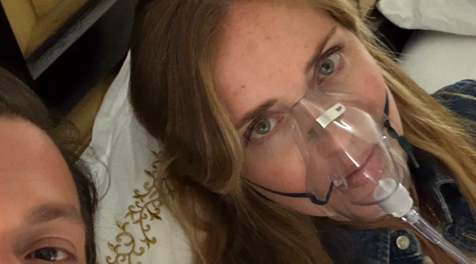 Chiara Ferragni ha avuto un malore in Perù, la foto con la mascherina per l’ossigeno: “Colpa dell’altitudine”