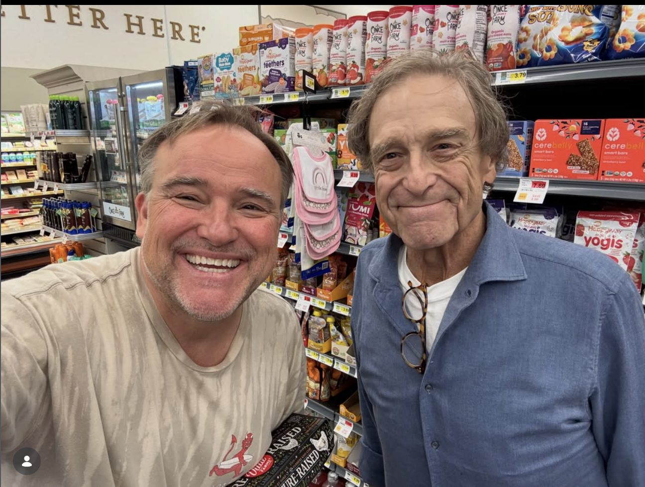 John Goodman irriconoscibile nella foto con David DeLuise: l'attore del Grande Lebowski ha perso 90 kg