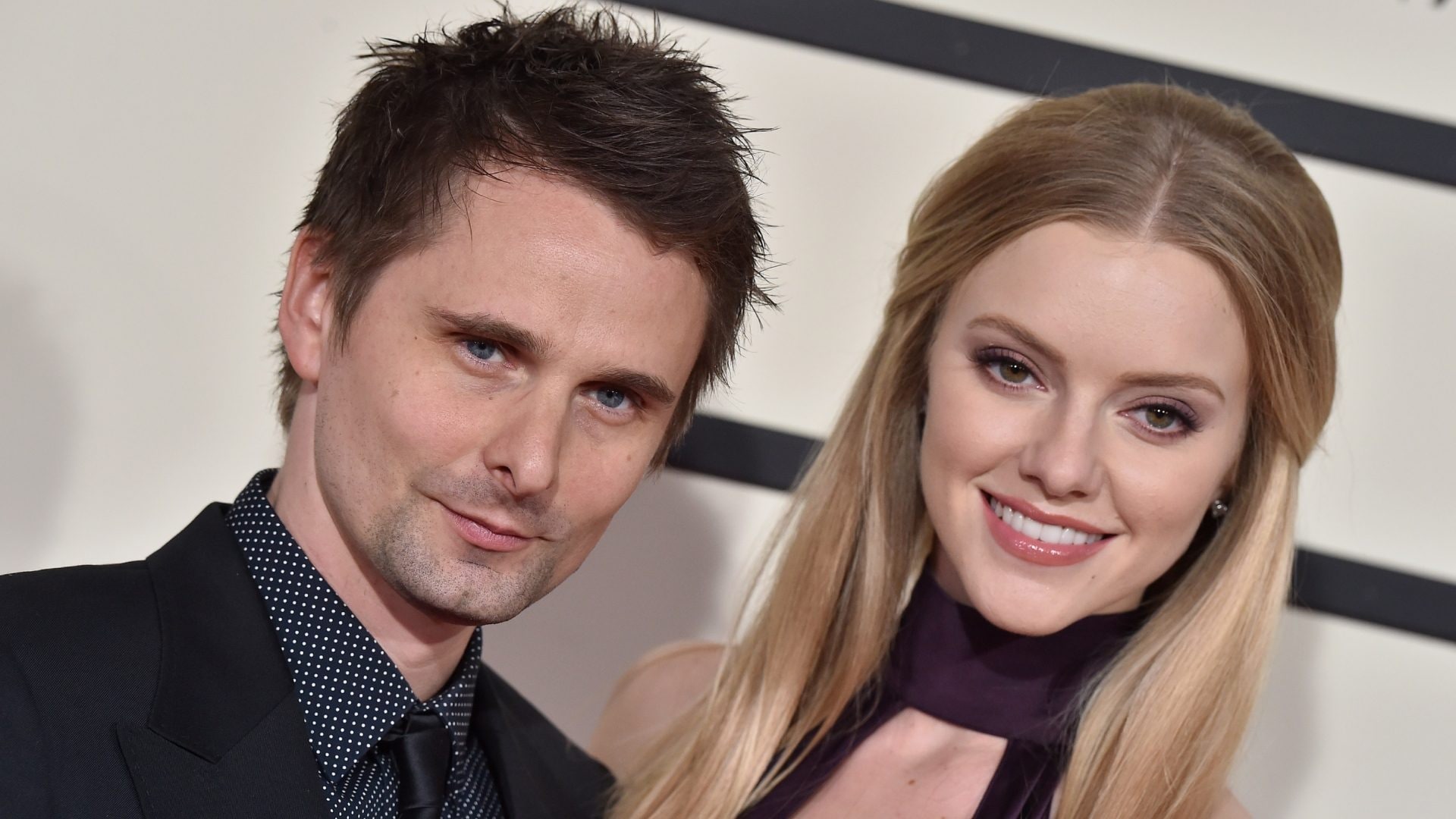 Matt Bellamy ha chiesto il divorzio a Elle Evans e vuole i figli, la modella: "Insopportabile, pronta a lottare"