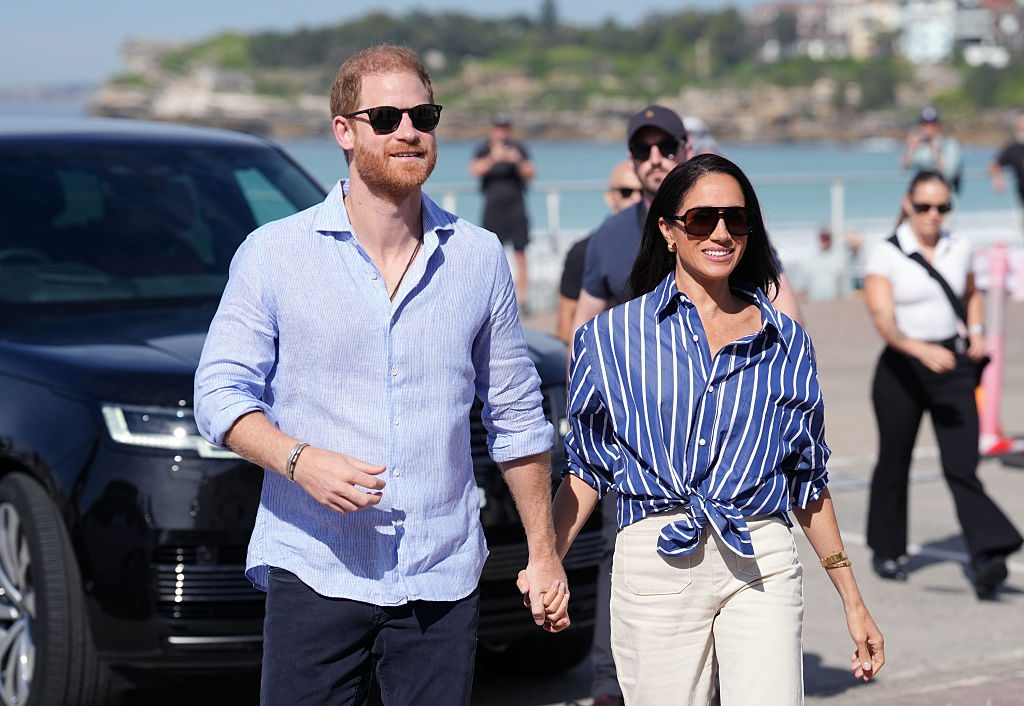Harry e Meghan tornano nel Regno Unito: hanno capito che esistono solo se legati alla Royal Family?