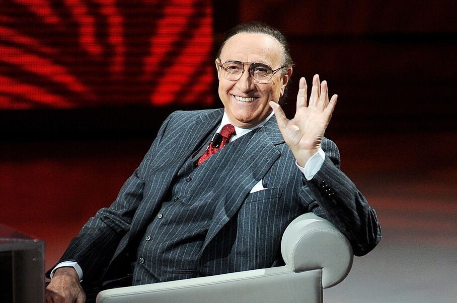 Pippo Baudo se ne andava un anno fa con una lezione che non abbiamo imparato: la tv senza rischio non è vera tv