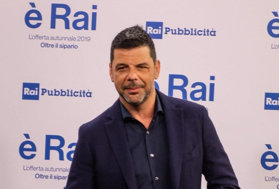 Salvo Sottile attacca di nuovo Ranucci e Report, poi conferma la relazione con la sottosegretaria leghista Borgonzoni