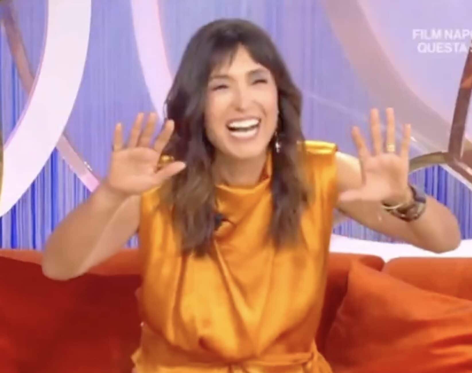 Incidente per Caterina Balivo a La Volta Buona: salta da Sanremo al bollo auto e inciampa nella propaganda