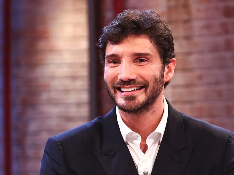 Cosa cambia nel regolamento di Sanremo: "De Martino punta a più vincitori. Con questo televoto Geolier sarebbe favorito"