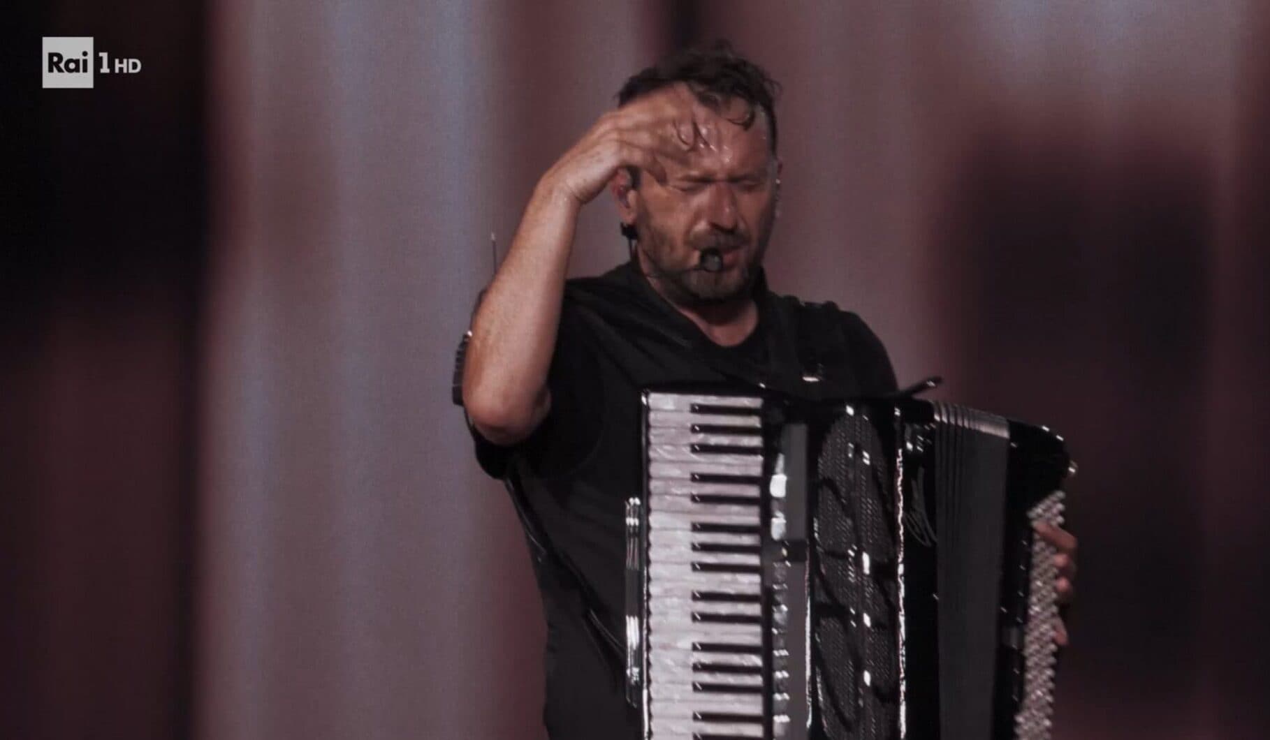 Cremonini su Rai1 dimostra che un concerto in Tv è un concerto vero
