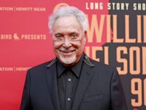 Tom Jones licenziato da The Voice a 86 anni