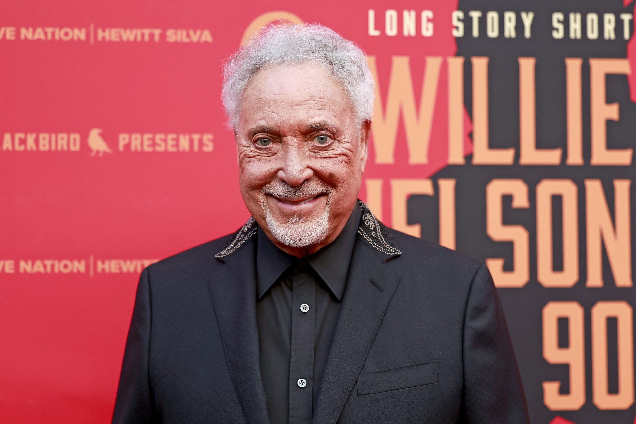Tom Jones fuori da The Voice UK: "Licenziato a 86 anni per i costi dell'assicurazione"