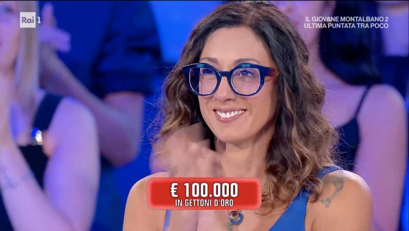 Ad Affari Tuoi Marta mette in difficoltà il Dottore: ogni sua mossa va a buon fine e fa commuovere lo studio