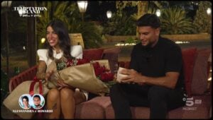 A Temptation Island Rosario inganna Alessandra, chiede di uscire e torna a sorpresa: "Quanto ho sofferto"