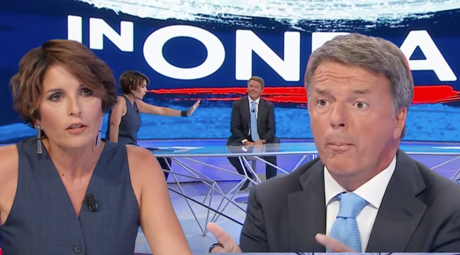 Lite in diretta tra Marianna Aprile e Matteo Renzi: la giornalista rinuncia alla domanda e manda la pubblicità