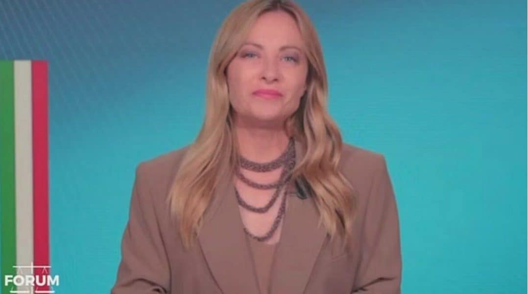 Giorgia Meloni a Forum con un messaggio sull'intelligenza artificiale: nel programma il primo robot umanoide in TV