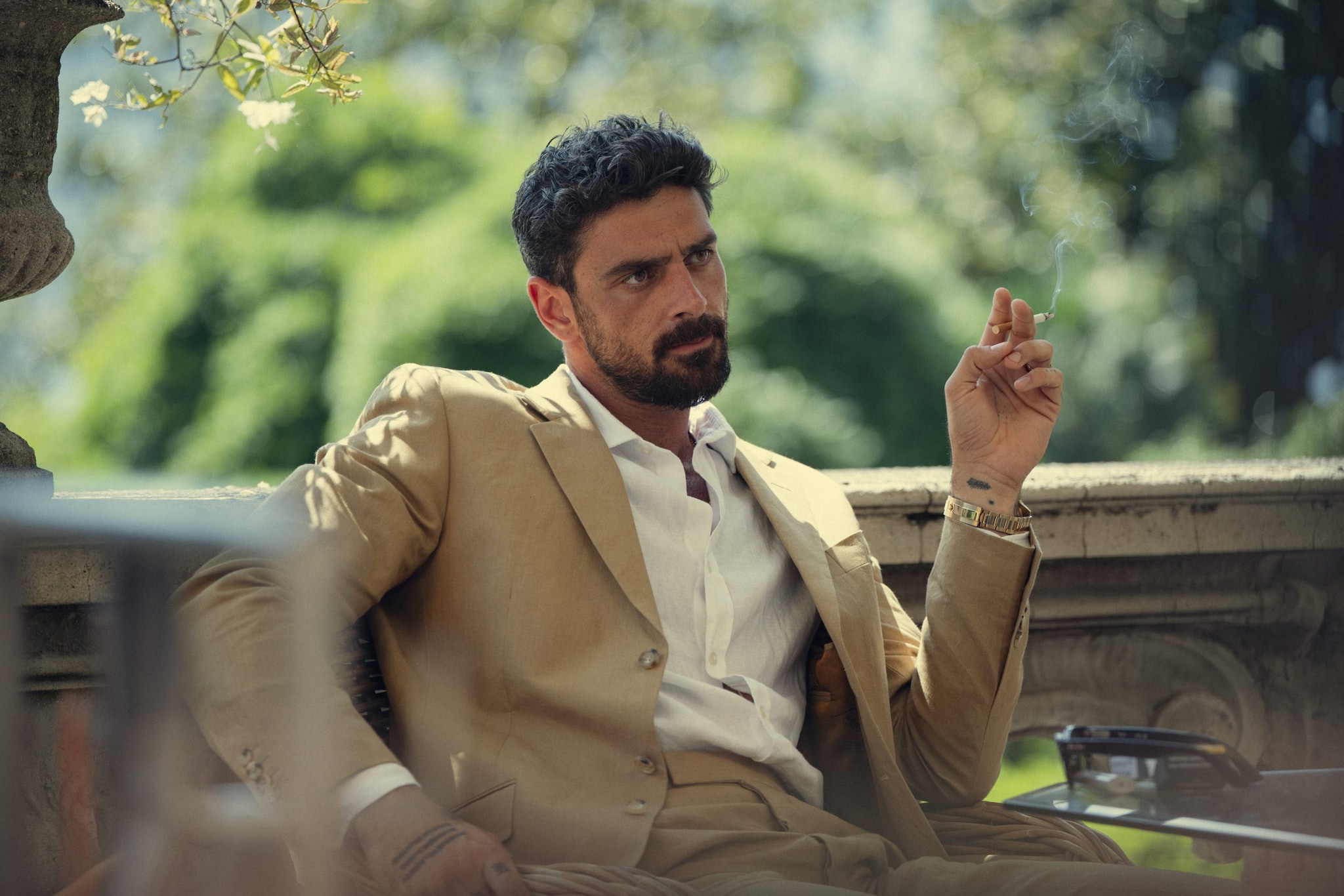 The Gentlemen 2, Michele Morrone è il gangster sovranista (e un po' vannacciano) di Netflix