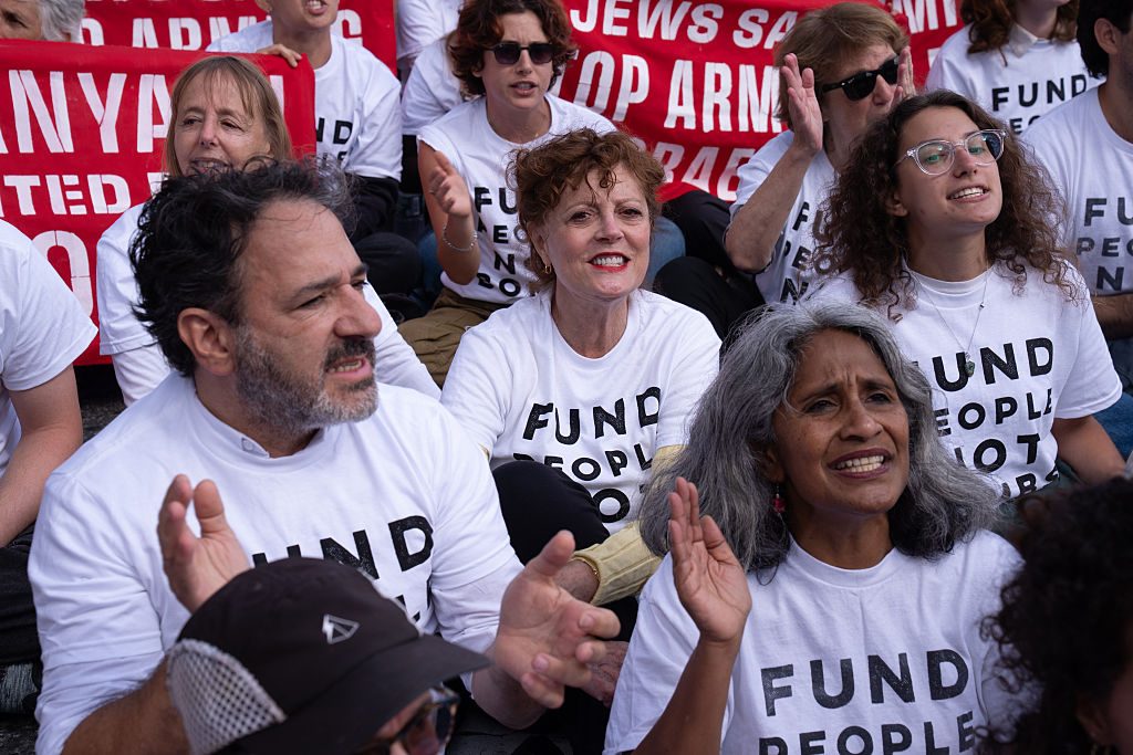 Susan Sarandon è stata arrestata mentre protestava per la presenza di Netanyahu all'assemblea Onu