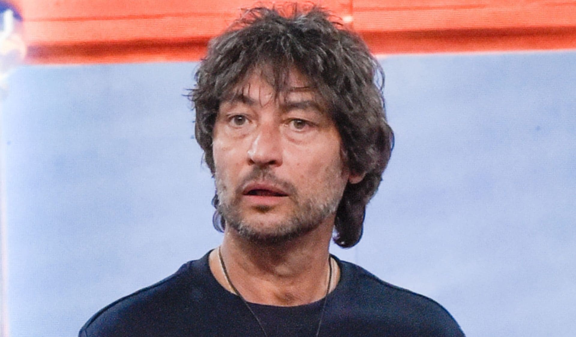 Simone Annicchiarico fuori controllo al GF Vip: autori "analfabeti", la musica di Sal Da Vinci per "sottosviluppati"