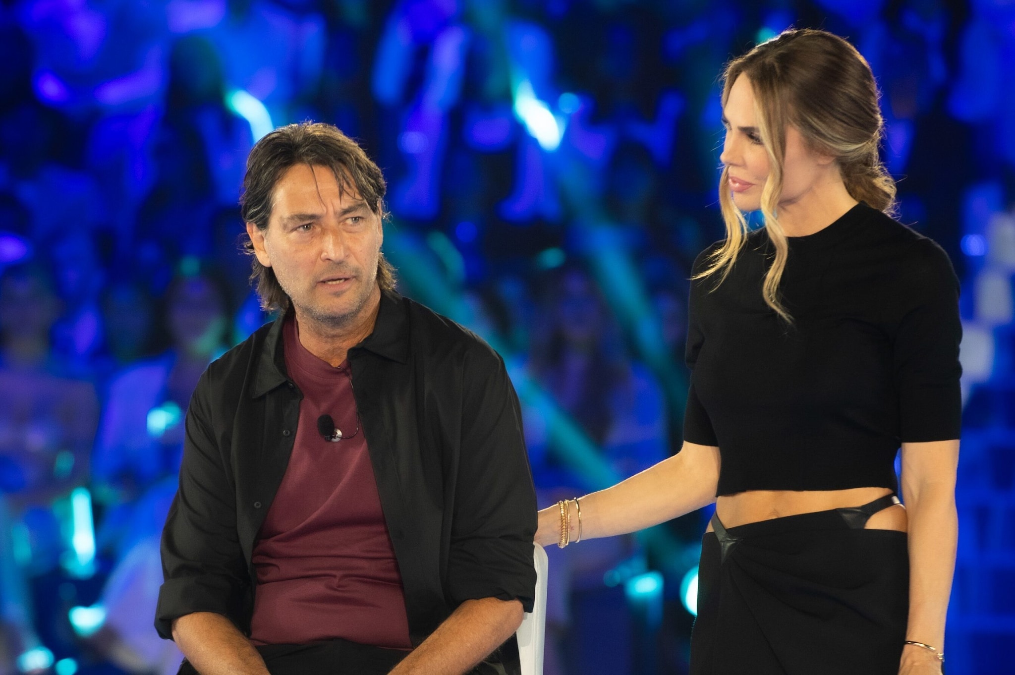 Simone Annicchiarico, eliminato dal GF Vip, ancora in hotel. Ipotesi televoto? Intanto Valeria Marini si dichiara