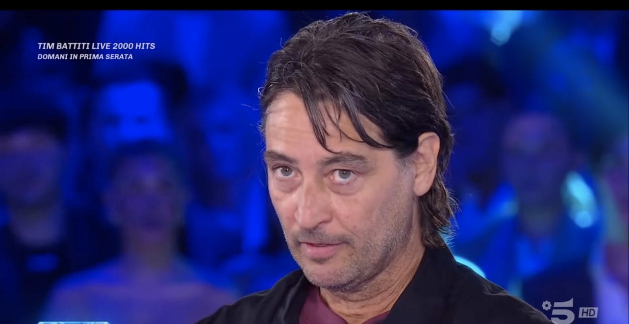 Simone Annicchiarico non potrà rientrare al Grande Fratello, il comunicato e l'appello di Ilary Blasi ai concorrenti