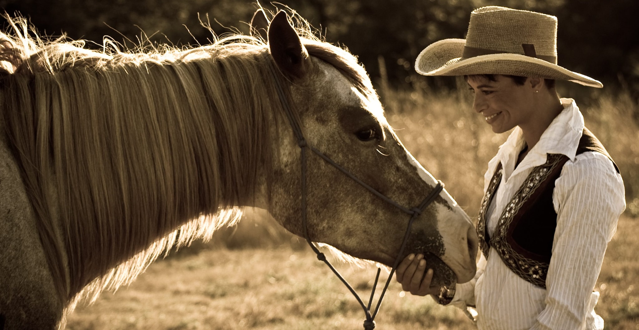 Natalia Estrada oggi rifiuta Sanremo e i reality: “Quel mondo non è più il mio, vivo in un ranch”