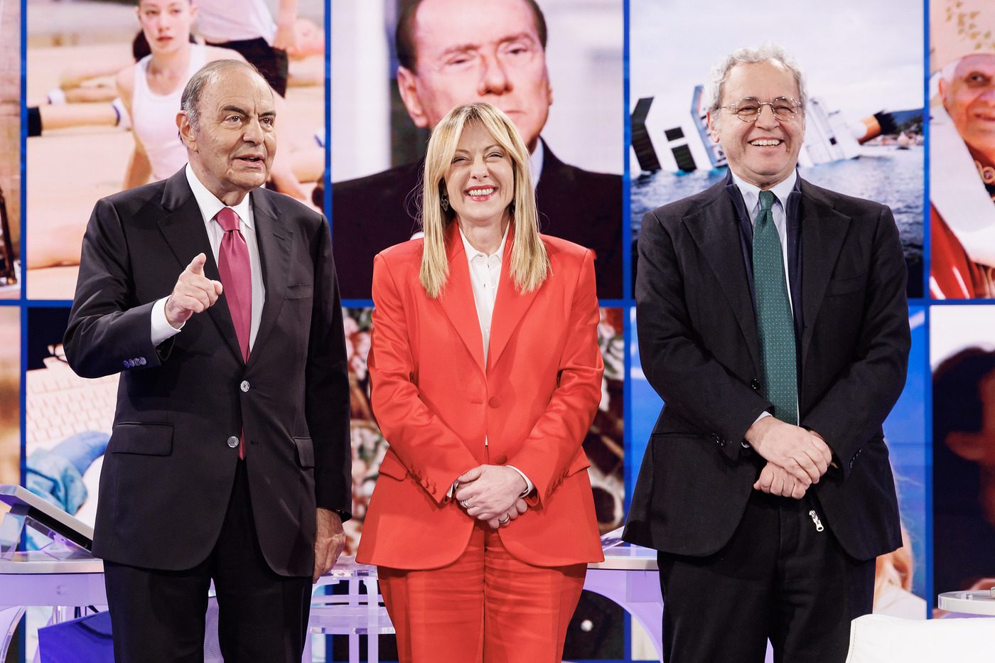 Mentana lascia La7 dopo mesi di dubbi: "Aveva gli scatoloni pronti da settimane, Palazzo Chigi lo vorrebbe su Rai1"