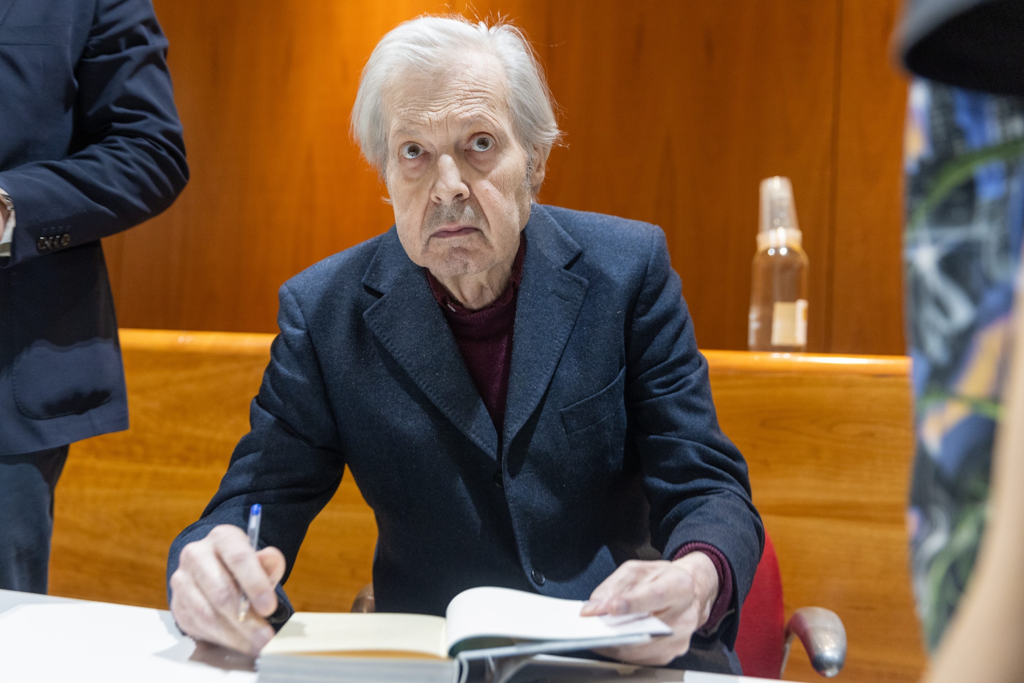 Vittorio Sgarbi lascia la terapia intensiva al Gemelli, ora la riabilitazione respiratoria