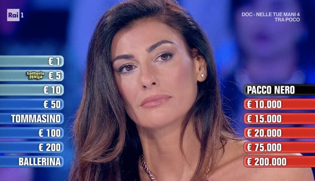 Denise 'numerologa' ad Affari Tuoi, si affida ai numeri della sua vita e manda in crisi la strategia del Dottore