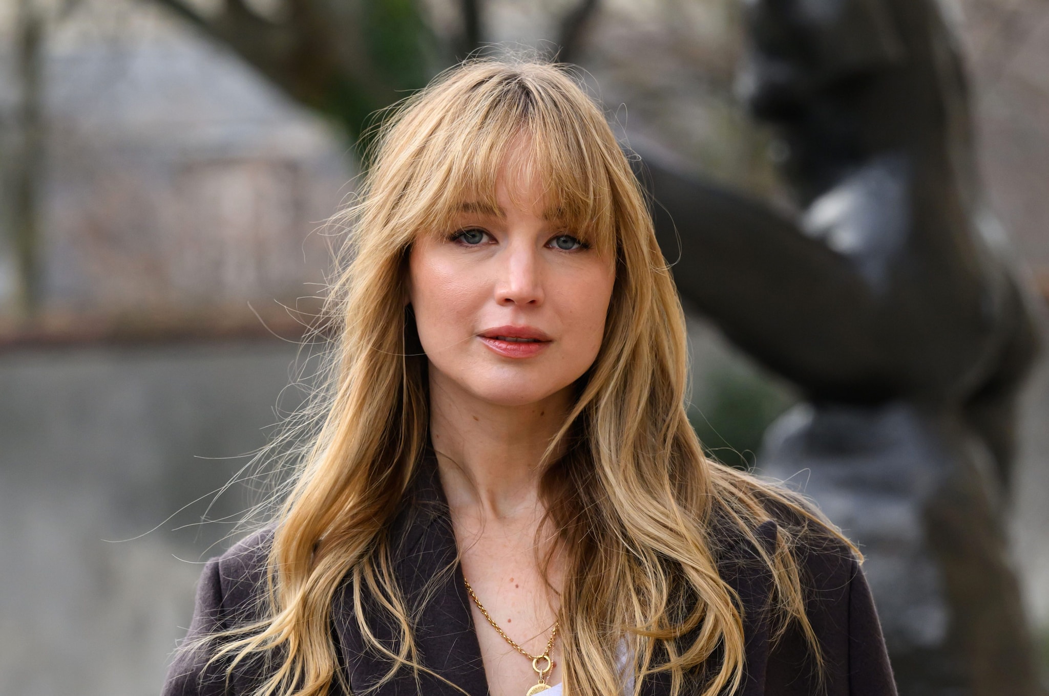 Jennifer Lawrence ricorre alla chirurgia estetica dopo le gravidanze: "Voglio essere una mamma sexy"