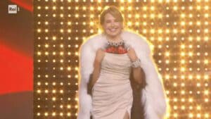 L'ingresso trionfale di Barbara D'Urso, il saluto a Paolo Belli: si apre così la prima puntata di Ballando con le stelle