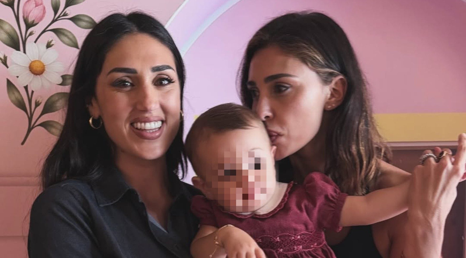 Belén Rodriguez abbraccia la sorella Cecilia e la piccola Clara, così smentisce il racconto di Corona
