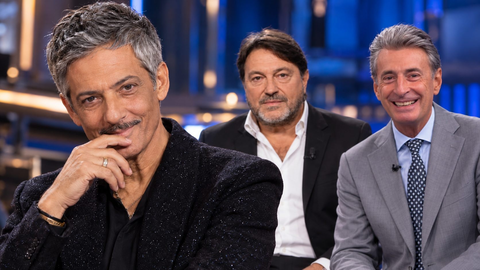 La battuta di Fiorello su Sigfrido Ranucci e Milo Infante a Tony Pitony: "Ci sono i loro bagni liberi"
