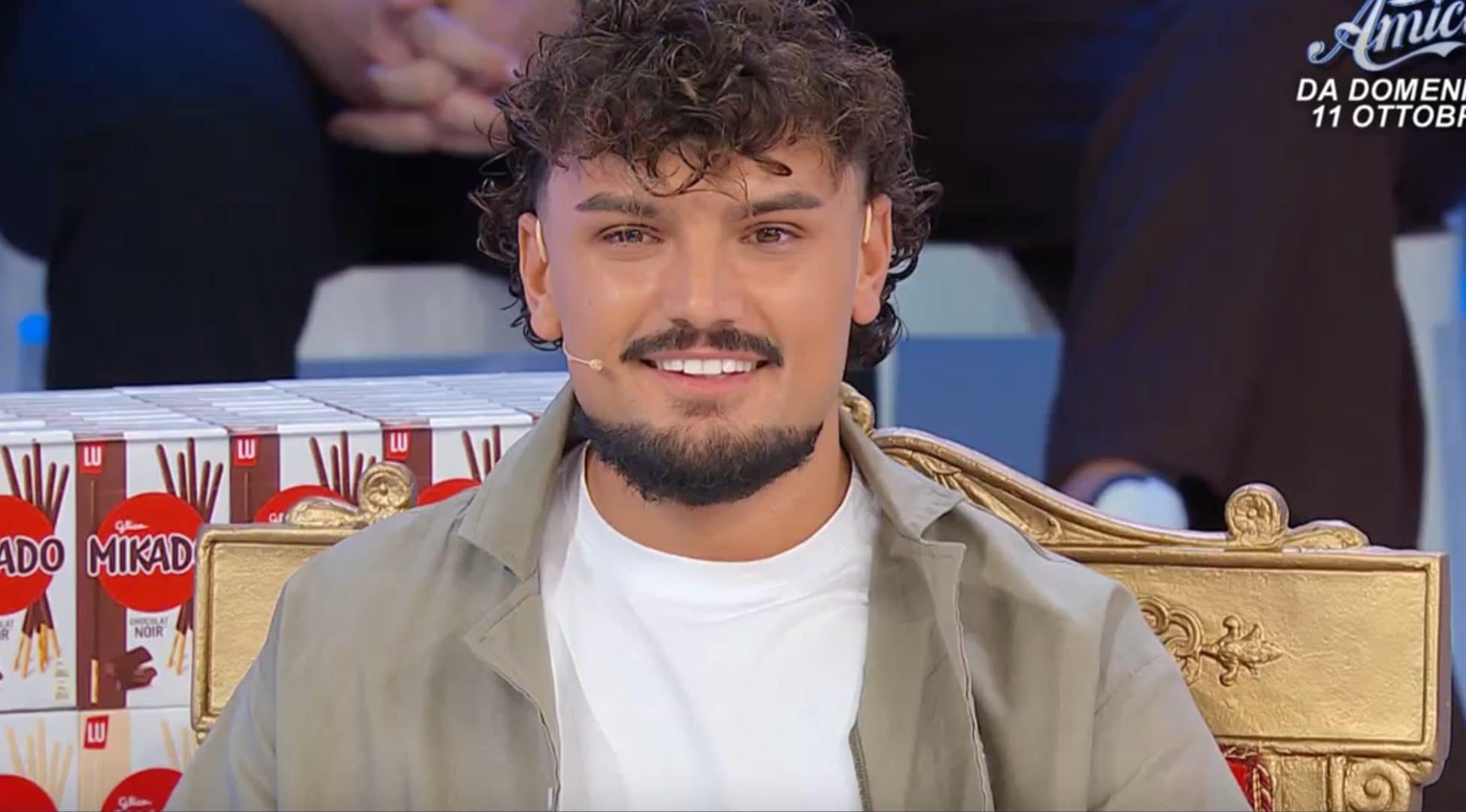Giovanni debutta a Uomini e Donne, a De Filippi: “Rispetterò il programma”, ma ha avuto contatti con una donna fuori
