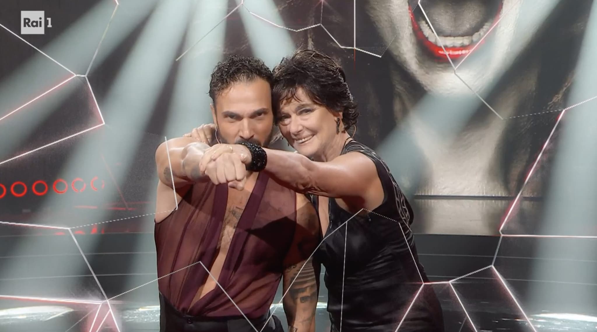 Monica Guerritore a Ballando con le stelle sveste i panni di attrice per mostrare la forza dell'essere donna