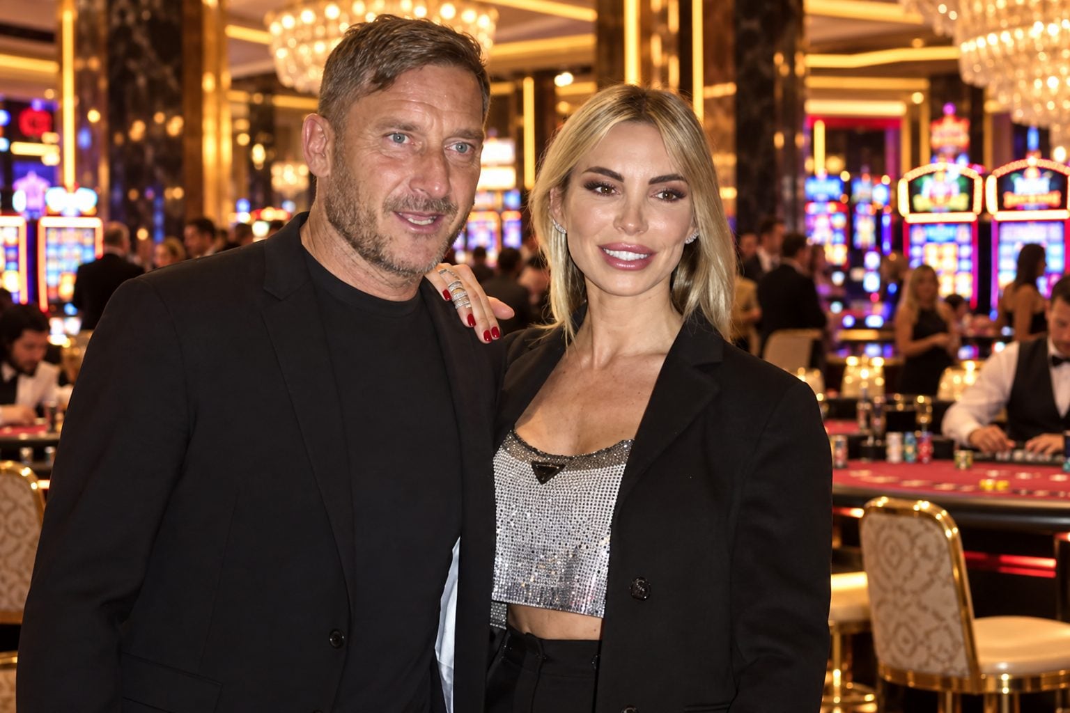 Francesco Totti e Noemi Bocchi uniti dai casinò: estate a Montecarlo, 50 anni a Las Vegas