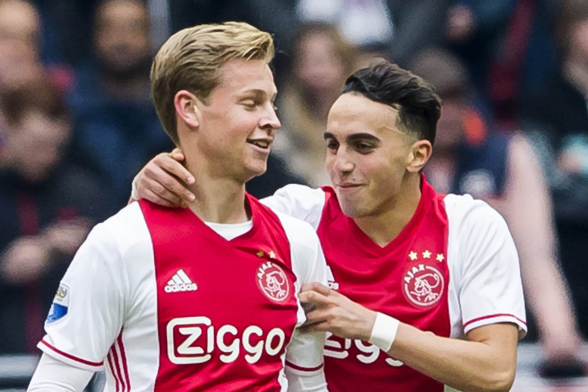 Nouri e de Jong in campo con l’Ajax nel 2017