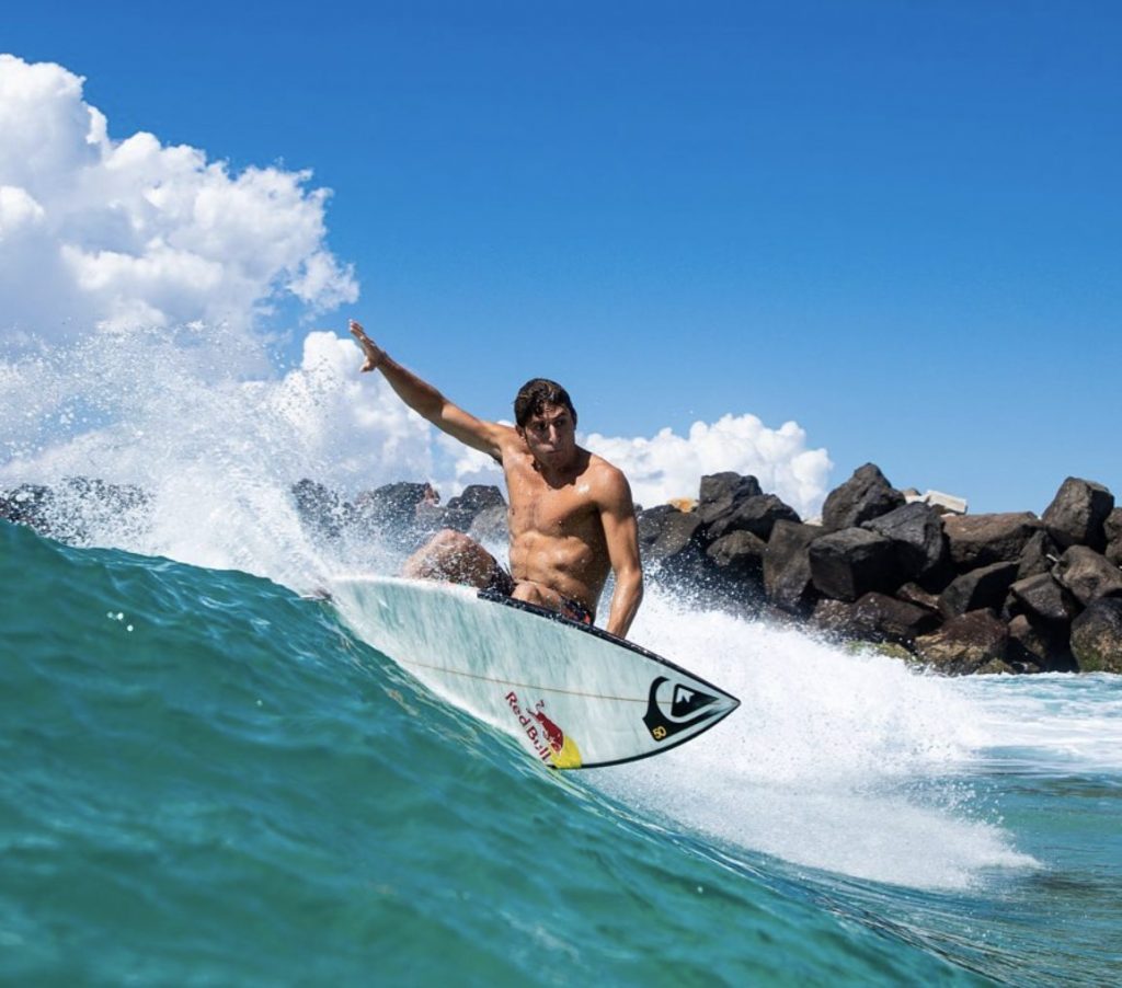 Chi è Leonardo Fioravanti, il surfista italiano alle Olimpiadi di Tokyo