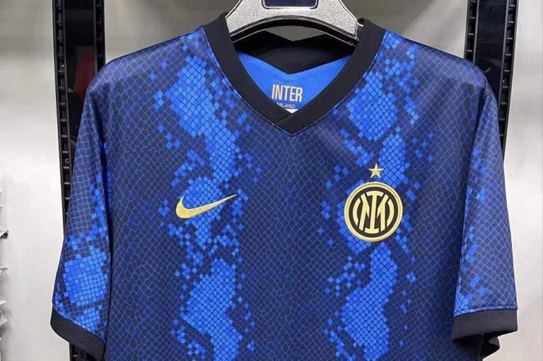 La nuova maglia dell'Inter non piace ai tifosi: Dov'è il nero?