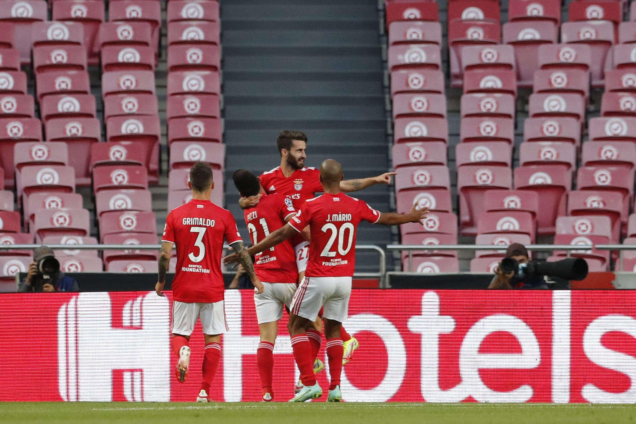Playoff Champions League: Benfica batte PSV. Bene Malmo e Young Boys