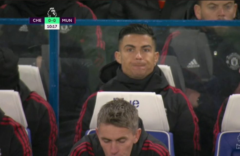 Le telecamere inquadrano Cristiano Ronaldo, in panchina contro il Chelsea