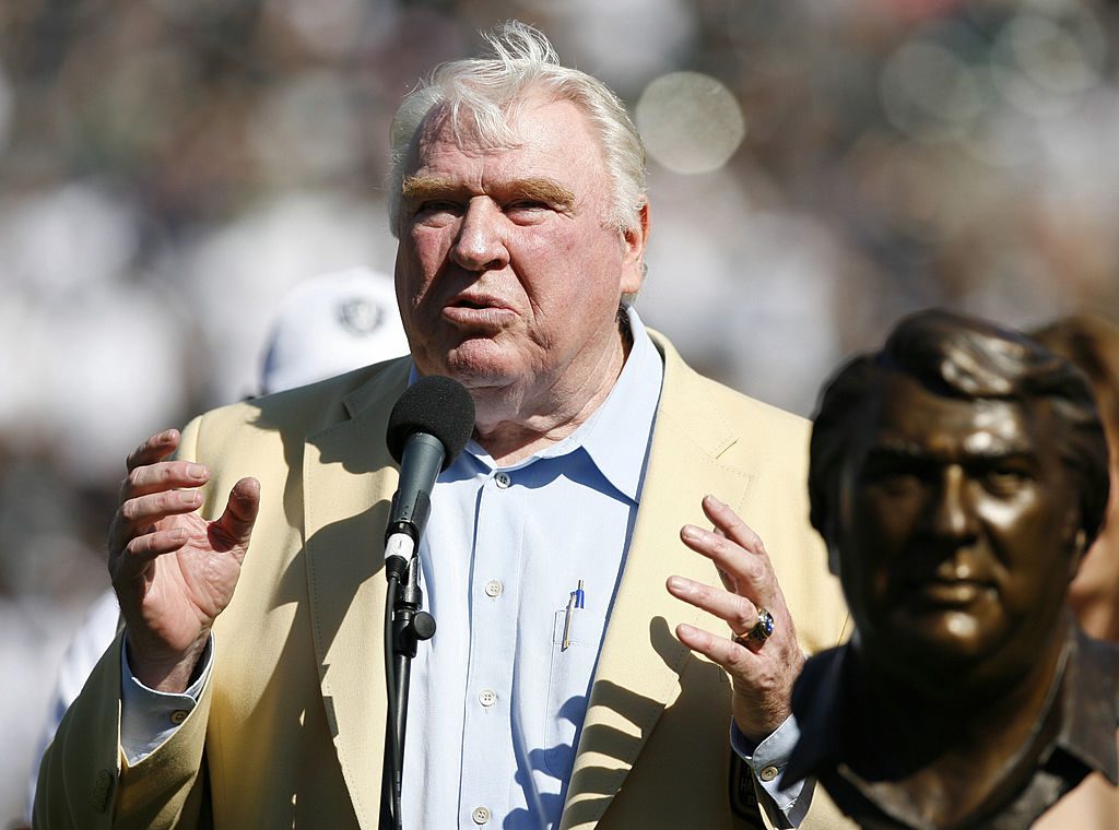 John Madden è morto all’età di 85 anni. In America è stato molto popolare come coach e analista sportivo televisivo