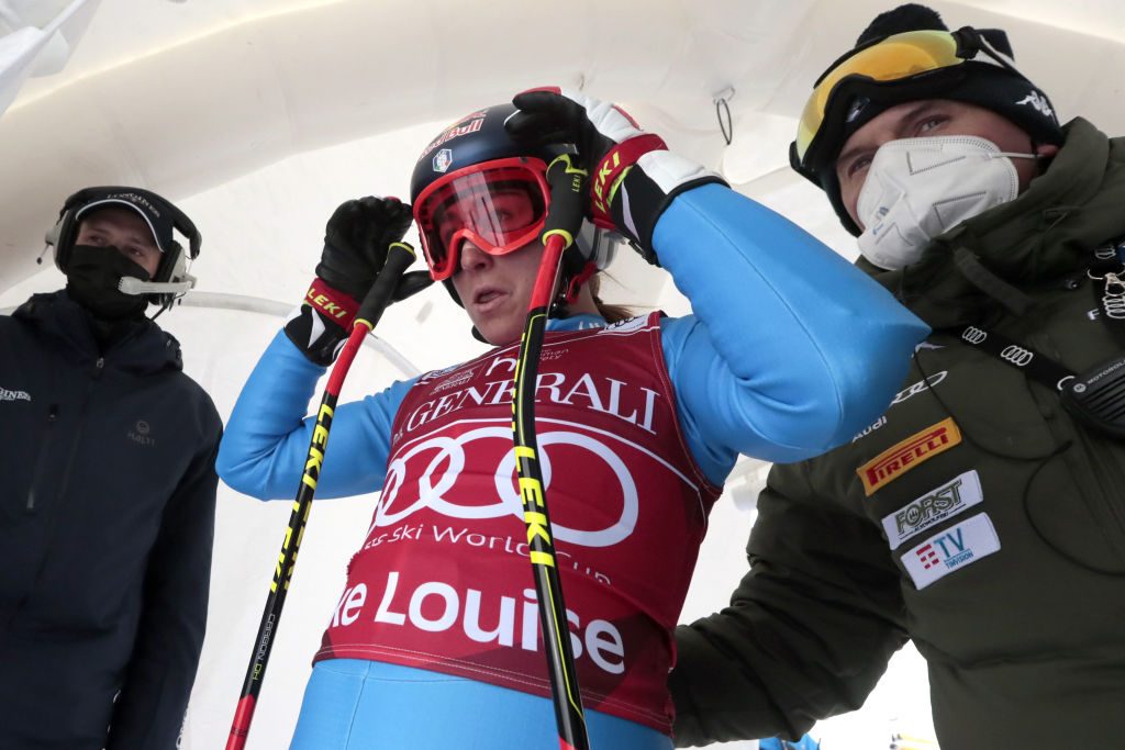 Sofia Goggia vince la prima discesa di Coppa del Mondo di sci alpino a Lake Louise