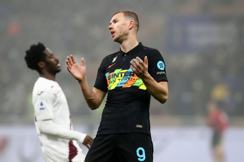 Edin Dzeko non si è allenato, l’Inter lo ha rimandato a casa perché raffreddato