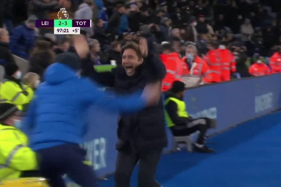 Antonio Conte urla e si sbraccia, il Tottenham ha vinto 2–3 a Leicester segnando i gol decisivi al 96° e al 97°