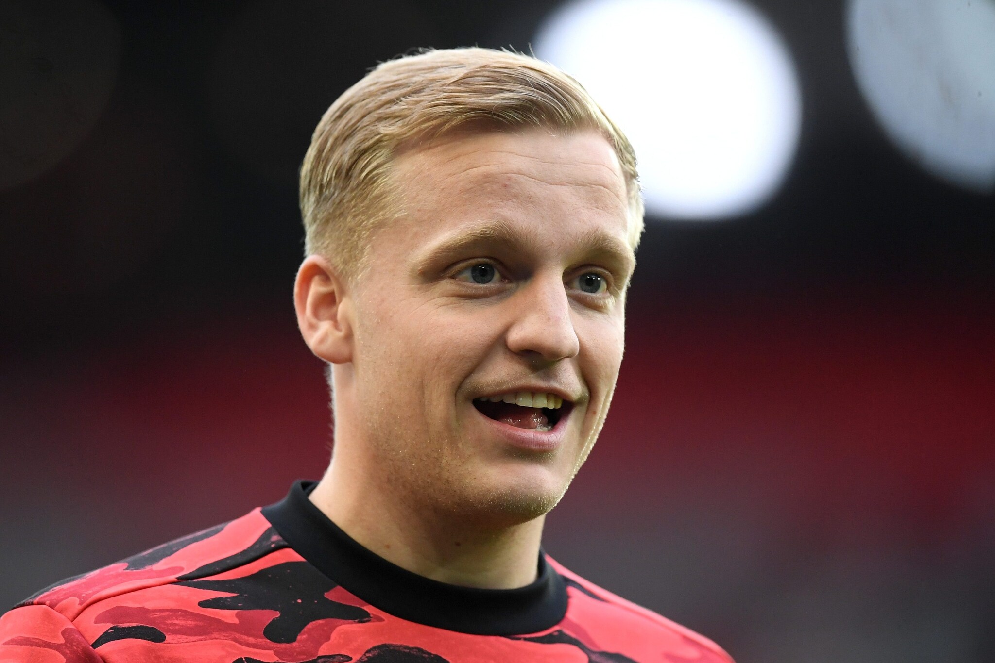 Donny van de Beek non vede l'ora di ritrovare il sorriso col suo mentore ten Haag