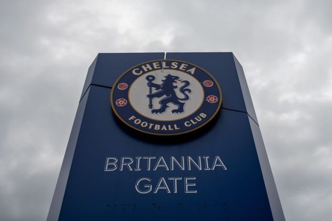 Il Chelsea è sul ciglio di un burrone: senza cessione entroil 31 maggio può essere escluso dal campionato inglese e dalle coppe europee.