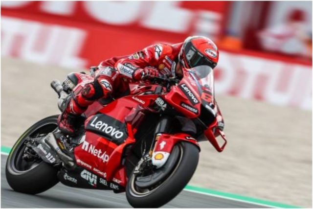 Bagnaia vince da fenomeno ad Assen: grande Italia con Bezzecchi secondo