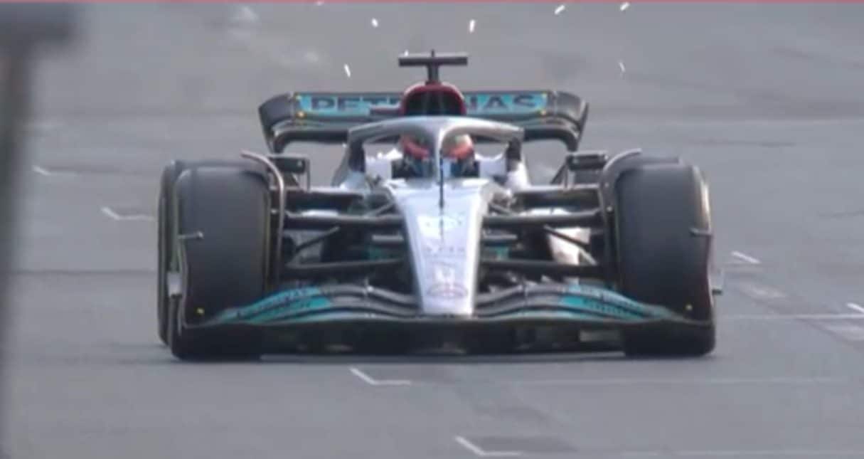 La monoposto di Lewis Hamilton in pista a Baku. Il pilota inglese ha spiegato qual è il disagio provato alla guida della vettura.