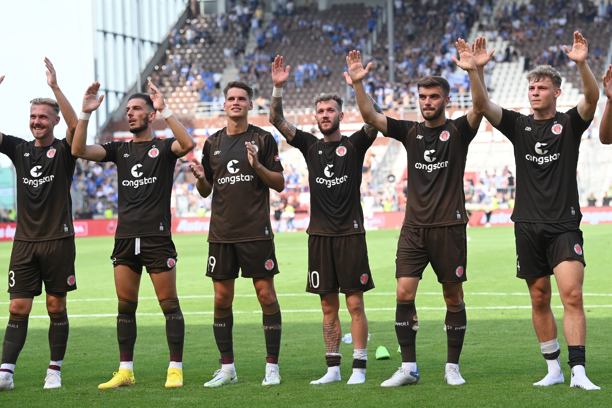 La prima squadra di calcio a prendere posizione dopo le elezioni