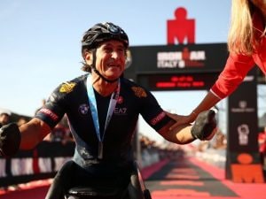 Gli ultimi anni di Alex Zanardi dopo l’incidente: comunicava con gli occhi, nel 2022 l’incendio in casa