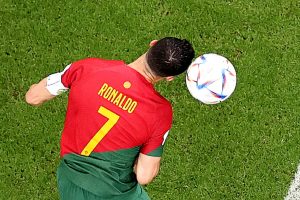 La recita di CR7 smascherata dalla FIFA: c'era un sensore nel pallone, il gol non era suo